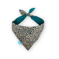 Вижте изображението в галерията, Леопардов принт/зелена двулицева бандана за куче