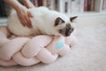 Вижте изображението в галерията, Плетено легло за куче/котка FURRY CUDDLE - СВЕТЛО РОЗОВО