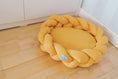 Вижте изображението в галерията, Плетено легло за куче/котка FURRY CUDDLE - ЖЪЛТА ГОРЧИЦА