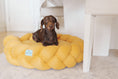 Вижте изображението в галерията, Плетено легло за куче/котка FURRY CUDDLE - ЖЪЛТА ГОРЧИЦА