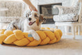 Вижте изображението в галерията, Плетено легло за куче/котка FURRY CUDDLE - ЖЪЛТА ГОРЧИЦА