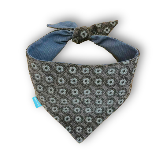 Цветя/синя двулицева кашмирена бандана за куче